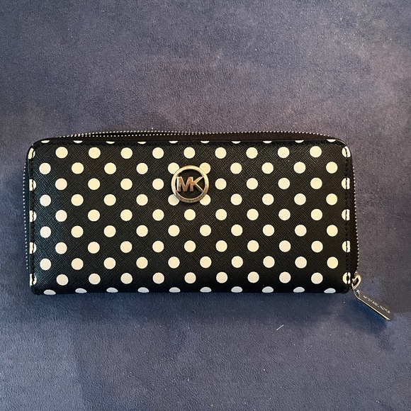 Michael Kors long wallet, polka dots - Picture 1 of 5